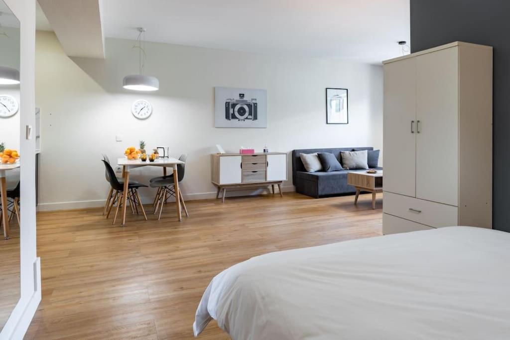 Large Comfy, Modern Studio 5 Min To Acropolis 아테네 외부 사진