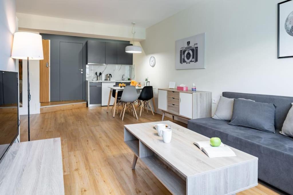 Large Comfy, Modern Studio 5 Min To Acropolis 아테네 외부 사진
