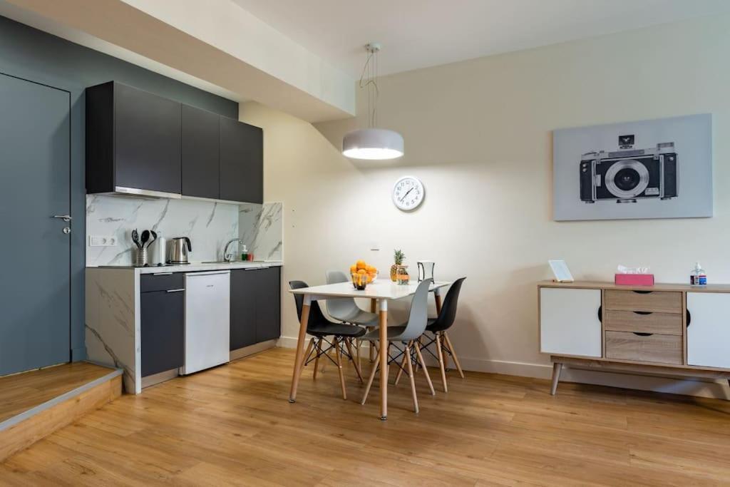 Large Comfy, Modern Studio 5 Min To Acropolis 아테네 외부 사진