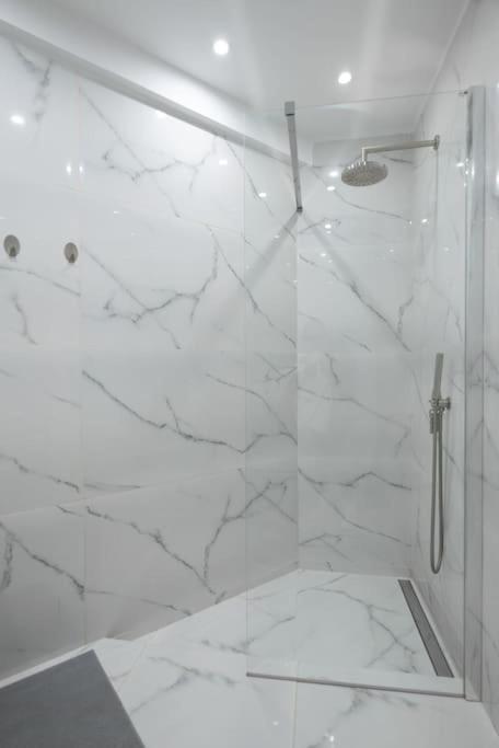 Large Comfy, Modern Studio 5 Min To Acropolis 아테네 외부 사진